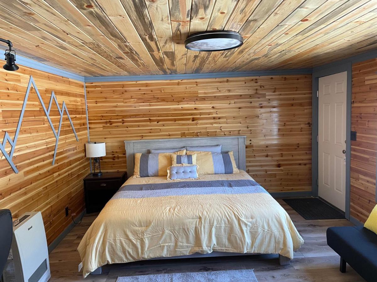 The Whispering Elms Motel Baker ภายนอก รูปภาพ